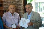 Tibor Bajchy a Jozef Kuchár s pamätnou medailou a diplomom